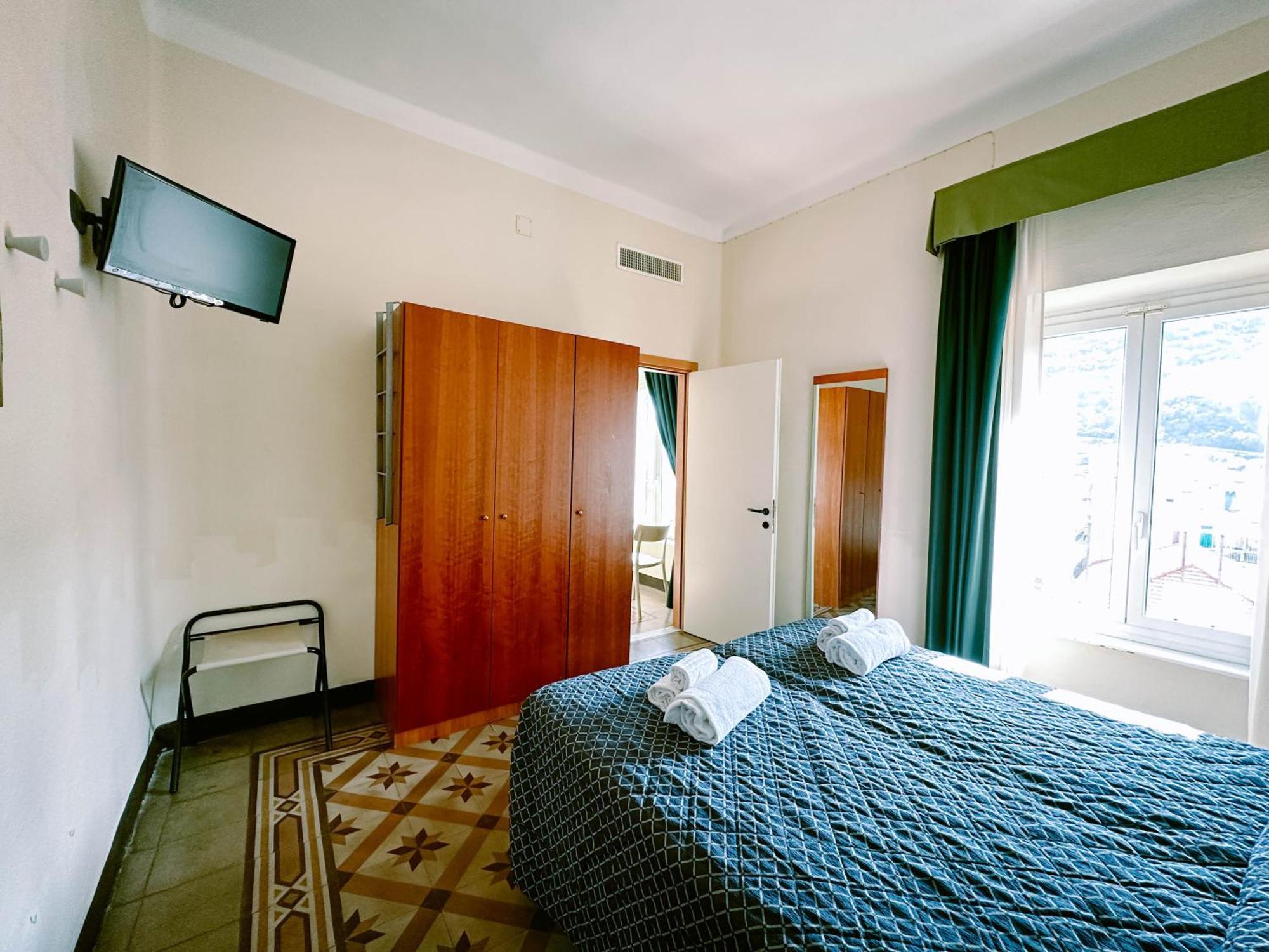Hotel By 3*