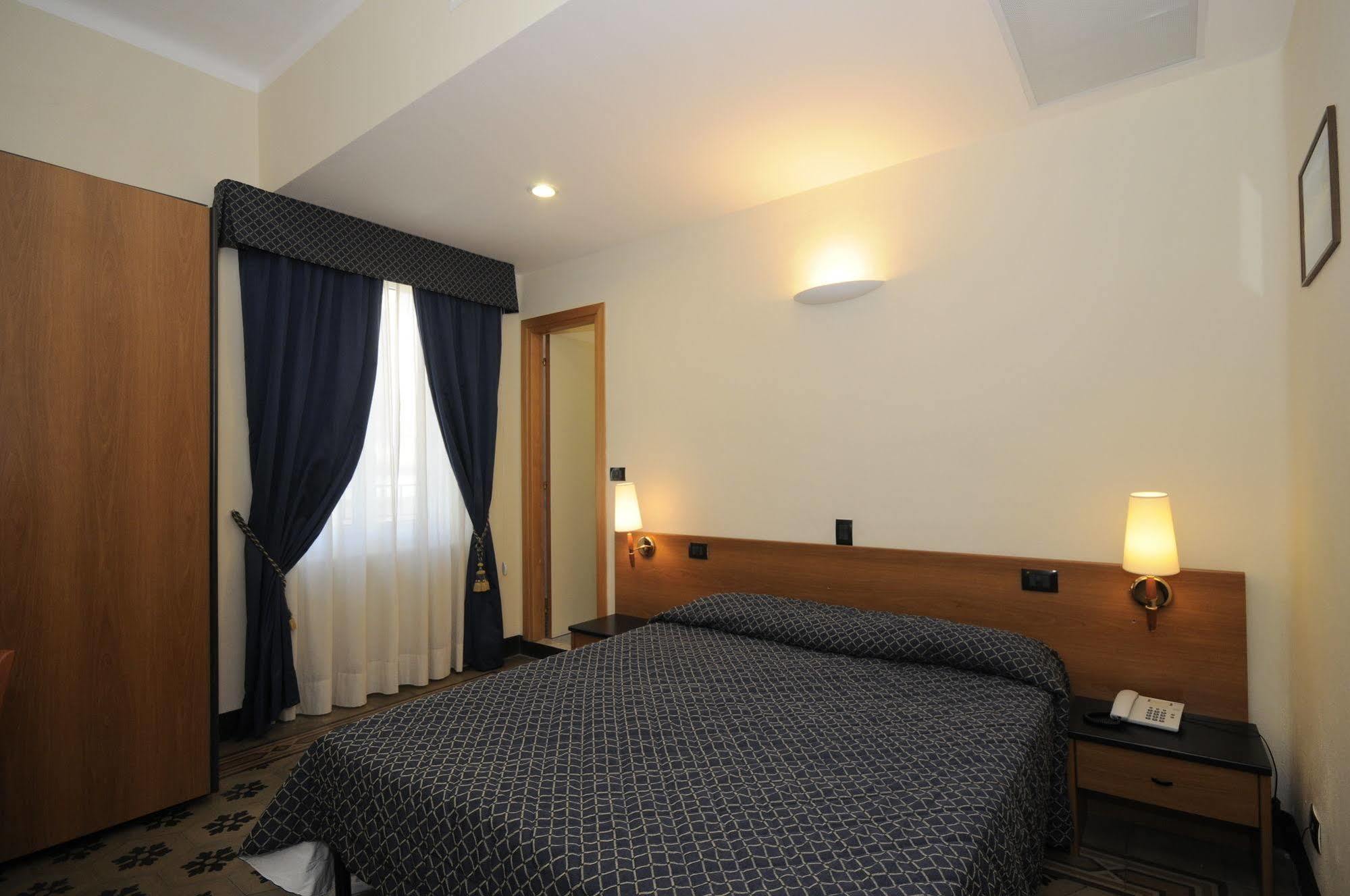 Hotel By 3*