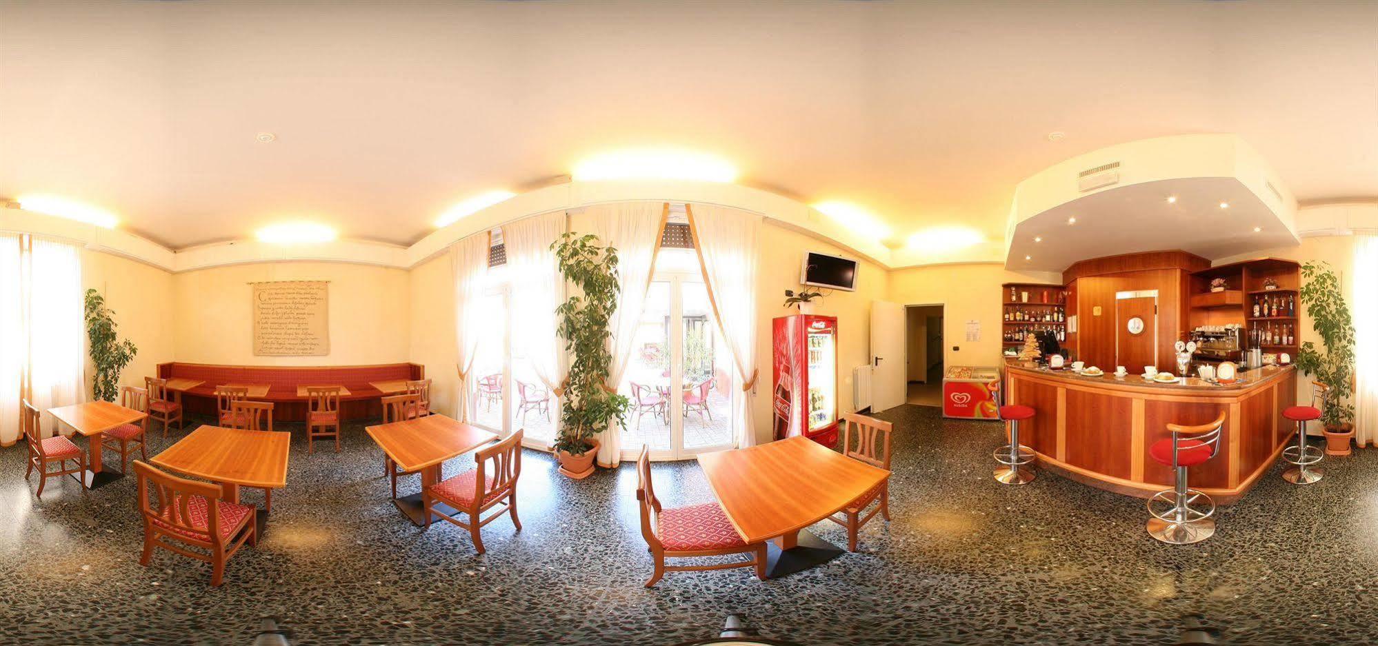 Hotel By 3*